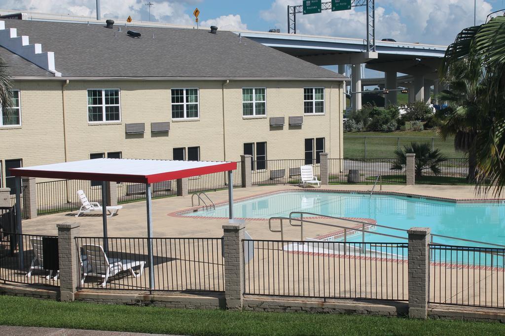 Bays Inn And Suites ベイタウン エクステリア 写真